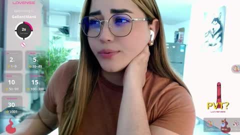 lucia star  online show from 11/26/25, 02:23