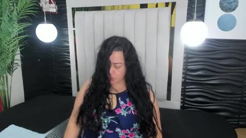 Lucia Vonne online show from 01/08/25, 11:21