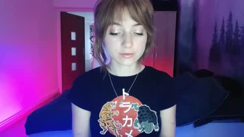 Snapshot of luciacam20 chatting on 12/04/24, 01:31 Lucy online show from 12/04/24, 01:31