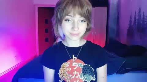 Snapshot of luciacam20 chatting on 12/04/24, 04:49 Lucy online show from 12/04/24, 04:49