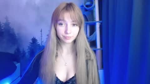 Snapshot of luciacam20 chatting on 12/12/24, 10:34 Lucy online show from 12/12/24, 10:34