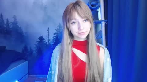 Snapshot of luciacam20 chatting on 12/13/24, 10:19 Lucy online show from 12/13/24, 10:19