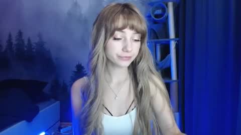 Snapshot of luciacam20 chatting on 12/17/24, 07:29 Lucy online show from 12/17/24, 07:29