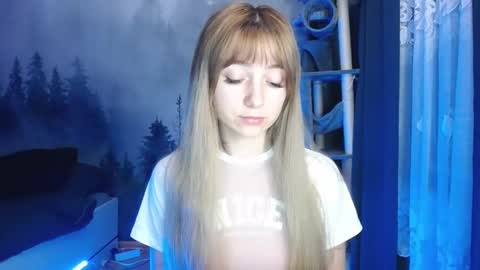 Snapshot of luciacam20 chatting on 12/28/24, 10:13 Lucy online show from 12/28/24, 10:13