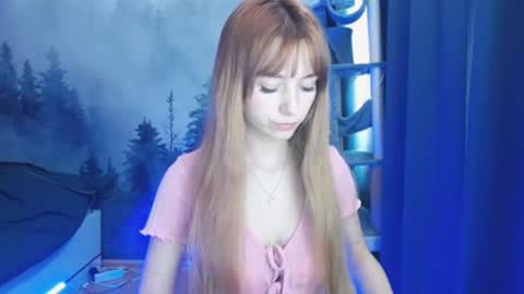 Snapshot of luciacam20 chatting on 01/04/25, 01:10 Lucy online show from 01/04/25, 01:10