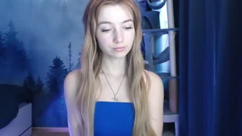 Snapshot of luciacam20 chatting on 01/07/25, 07:20 Lucy online show from 01/07/25, 07:20
