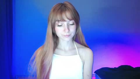 Snapshot of luciacam20 chatting on 01/12/25, 10:12 Lucy online show from 01/12/25, 10:12