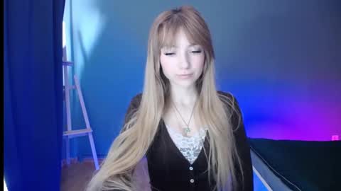 Snapshot of luciacam20 chatting on 02/18/25, 06:26 Lucy online show from 02/18/25, 06:26