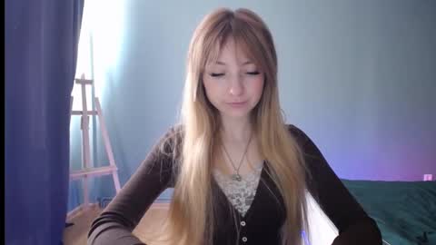 Snapshot of luciacam20 chatting on 02/18/25, 09:43 Lucy online show from 02/18/25, 09:43