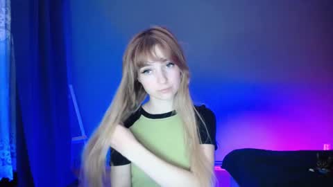 Snapshot of luciacam20 chatting on 02/19/25, 10:31 Lucy online show from 02/19/25, 10:31