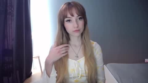 Snapshot of luciacam20 chatting on 02/21/25, 09:34 Lucy online show from 02/21/25, 09:34