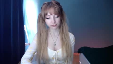 Snapshot of luciacam20 chatting on 02/21/25, 01:55 Lucy online show from 02/21/25, 01:55