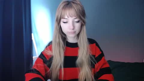 Snapshot of luciacam20 chatting on 02/22/25, 06:28 Lucy online show from 02/22/25, 06:28