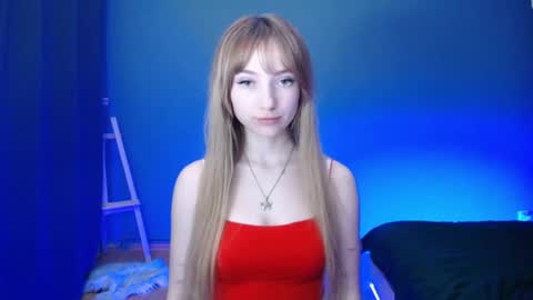 Snapshot of luciacam20 chatting on 02/23/25, 10:42 Lucy online show from 02/23/25, 10:42