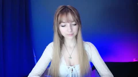 Snapshot of luciacam20 chatting on 02/28/25, 07:35 Lucy online show from 02/28/25, 07:35