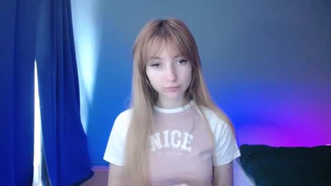Snapshot of luciacam20 chatting on 03/02/25, 10:03 Lucy online show from 03/02/25, 10:03