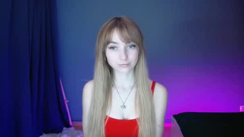 Snapshot of luciacam20 chatting on 03/02/25, 10:27 Lucy online show from 03/02/25, 10:27