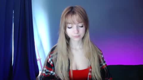 Snapshot of luciacam20 chatting on 03/03/25, 07:21 Lucy online show from 03/03/25, 07:21