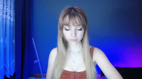 Snapshot of luciacam20 chatting on 03/05/25, 07:27 Lucy online show from 03/05/25, 07:27