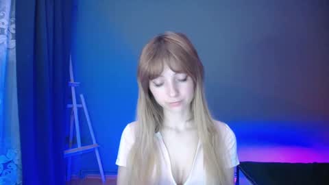 Snapshot of luciacam20 chatting on 03/09/25, 10:19 Lucy online show from 03/09/25, 10:19
