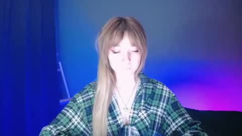 Snapshot of luciacam20 chatting on 03/10/25, 10:55 Lucy online show from 03/10/25, 10:55