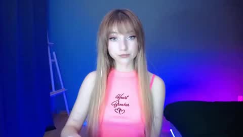 Snapshot of luciacam20 chatting on 03/12/25, 08:10 Lucy online show from 03/12/25, 08:10