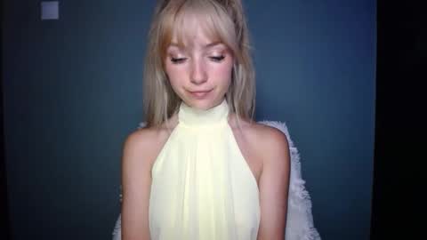 Snapshot of luciacam20 chatting on 09/08/25, 06:18 Lucy online show from 09/08/25, 06:18