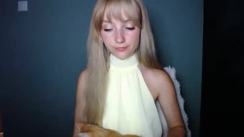 Snapshot of luciacam20 chatting on 09/10/25, 02:39 Lucy online show from 09/10/25, 02:39