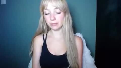 Snapshot of luciacam20 chatting on 09/11/25, 02:39 Lucy online show from 09/11/25, 02:39