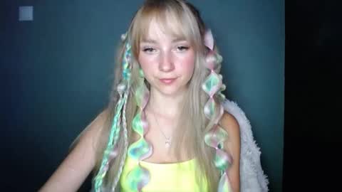 Snapshot of luciacam20 chatting on 09/12/25, 07:58 Lucy online show from 09/12/25, 07:58