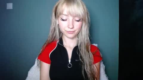 Snapshot of luciacam20 chatting on 09/14/25, 09:03 Lucy online show from 09/14/25, 09:03