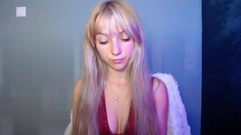 Snapshot of luciacam20 chatting on 09/15/25, 09:09 Lucy online show from 09/15/25, 09:09