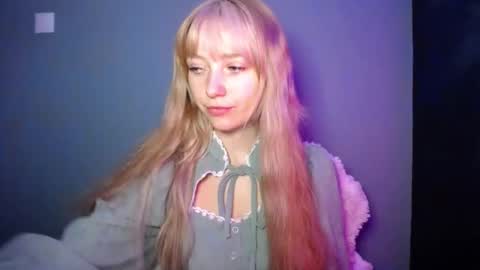 Snapshot of luciacam20 chatting on 09/16/25, 06:31 Lucy online show from 09/16/25, 06:31