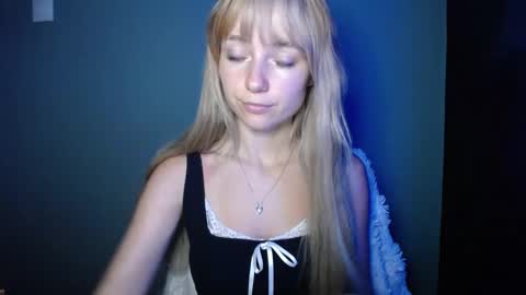 Snapshot of luciacam20 chatting on 09/26/25, 07:56 Lucy online show from 09/26/25, 07:56
