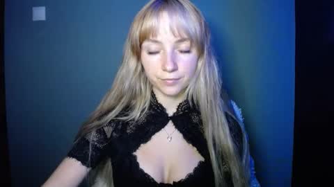 Snapshot of luciacam20 chatting on 09/26/25, 08:02 Lucy online show from 09/26/25, 08:02
