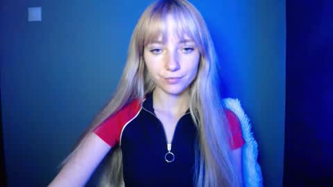 Snapshot of luciacam20 chatting on 09/27/25, 08:58 Lucy online show from 09/27/25, 08:58