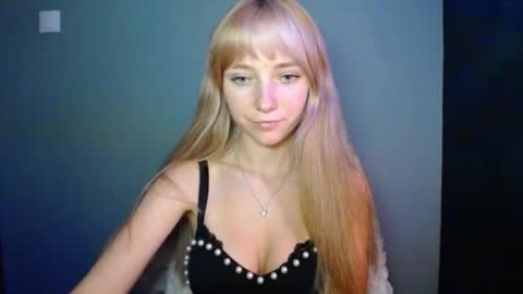 Snapshot of luciacam20 chatting on 09/28/25, 06:24 Lucy online show from 09/28/25, 06:24