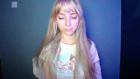 Snapshot of luciacam20 chatting on 09/29/25, 06:29 Lucy online show from 09/29/25, 06:29