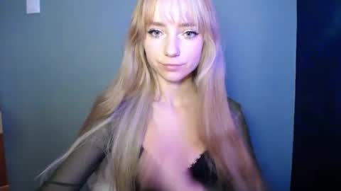 Snapshot of luciacam20 chatting on 10/02/25, 06:53 Lucy online show from 10/02/25, 06:53
