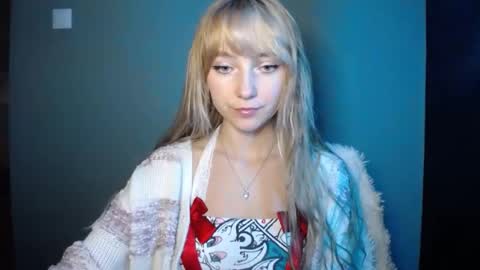 Snapshot of luciacam20 chatting on 10/04/25, 06:28 Lucy online show from 10/04/25, 06:28