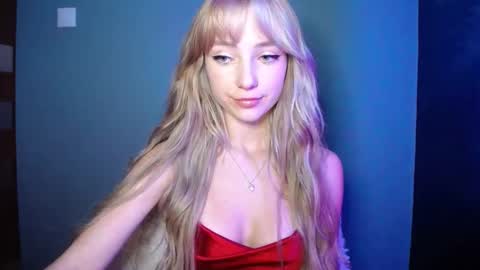 Snapshot of luciacam20 chatting on 10/10/25, 02:38 Lucy online show from 10/10/25, 02:38