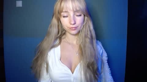 Snapshot of luciacam20 chatting on 10/11/25, 05:28 Lucy online show from 10/11/25, 05:28
