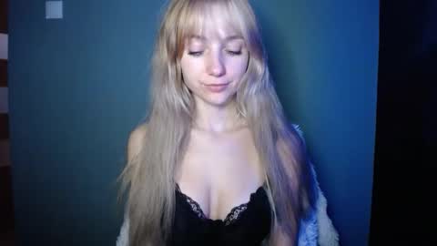 Snapshot of luciacam20 chatting on 10/12/25, 06:56 Lucy online show from 10/12/25, 06:56