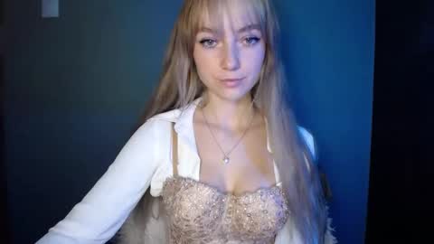 Snapshot of luciacam20 chatting on 10/16/25, 02:51 Lucy online show from 10/16/25, 02:51