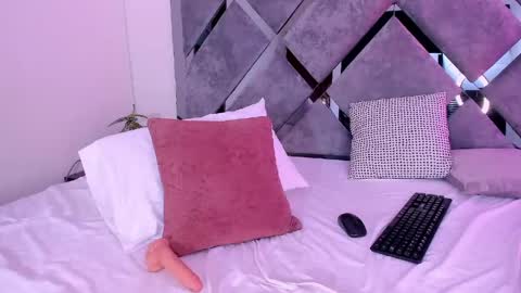 Snapshot of luciagray chatting on 05/26/26, 11:34 Lucia Gray online show from 05/26/26, 11:34