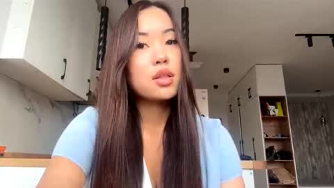 Snapshot of lucialostroh chatting on 10/22/25, 09:20 Kira online show from 10/22/25, 09:20