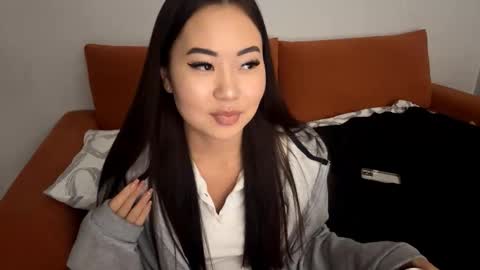 Snapshot of lucialostroh chatting on 11/07/25, 02:39 Kira online show from 11/07/25, 02:39