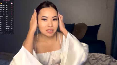 Snapshot of lucialostroh chatting on 12/15/25, 04:55 Kira online show from 12/15/25, 04:55