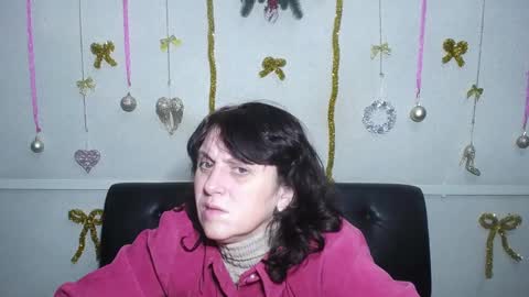 Snapshot of luciami chatting on 12/18/24, 06:03 LuciaMi online show from 12/18/24, 06:03