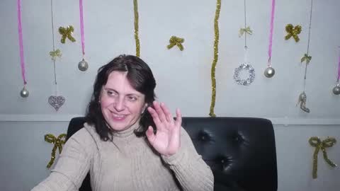 Snapshot of luciami chatting on 12/19/24, 03:40 LuciaMi online show from 12/19/24, 03:40